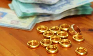 Thiếu úy quân đội nhờ cảnh sát tìm chủ túi vàng nhặt được Thiếu úy quân đội nhờ cảnh sát tìm chủ túi vàng nhặt được